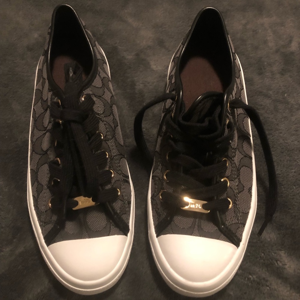 Women’s Coach low top sneaker. Brand new and never been worn.